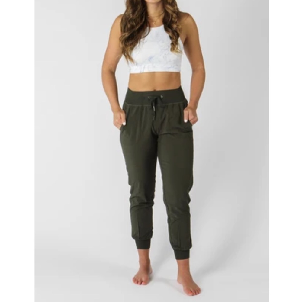 KIAVA army green jogger. XL. Perfect condition.